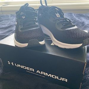 UA Sneakers - Black & White